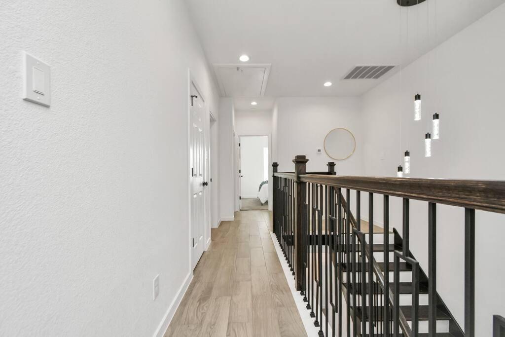 Grand Luxe Retreat - Sleeps 8 - Free Parking - Near Med Center & Nrg Casa de Férias