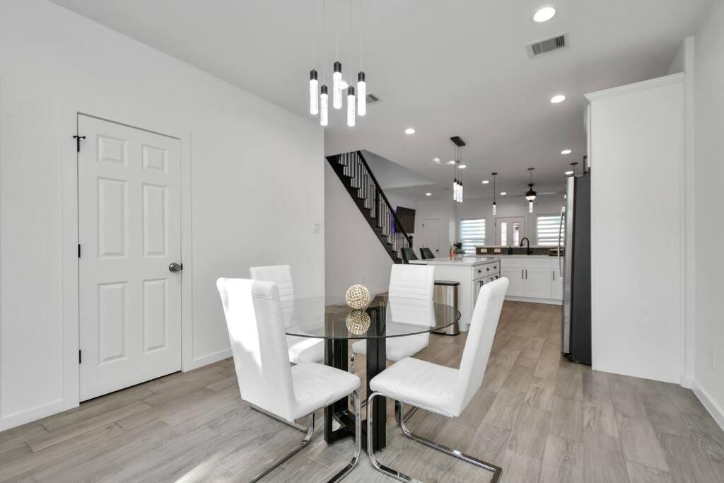 Grand Luxe Retreat - Sleeps 8 - Free Parking - Near Med Center & Nrg *