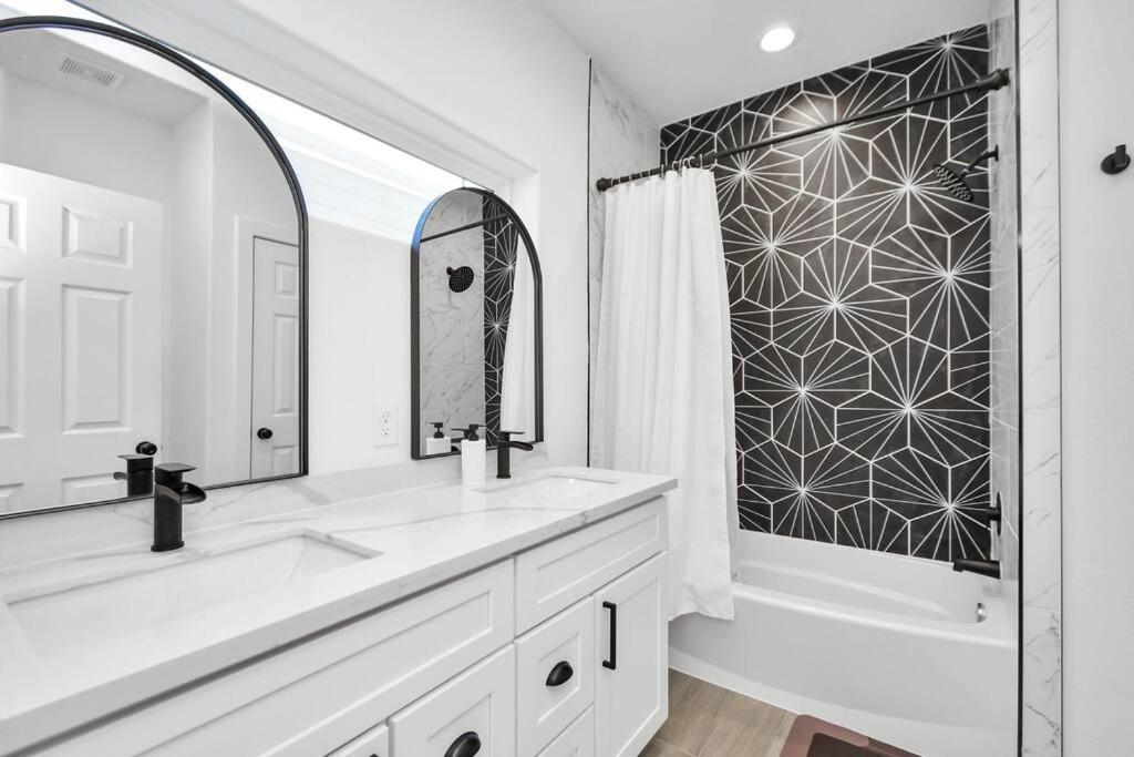 Grand Luxe Retreat - Sleeps 8 - Free Parking - Near Med Center & Nrg *