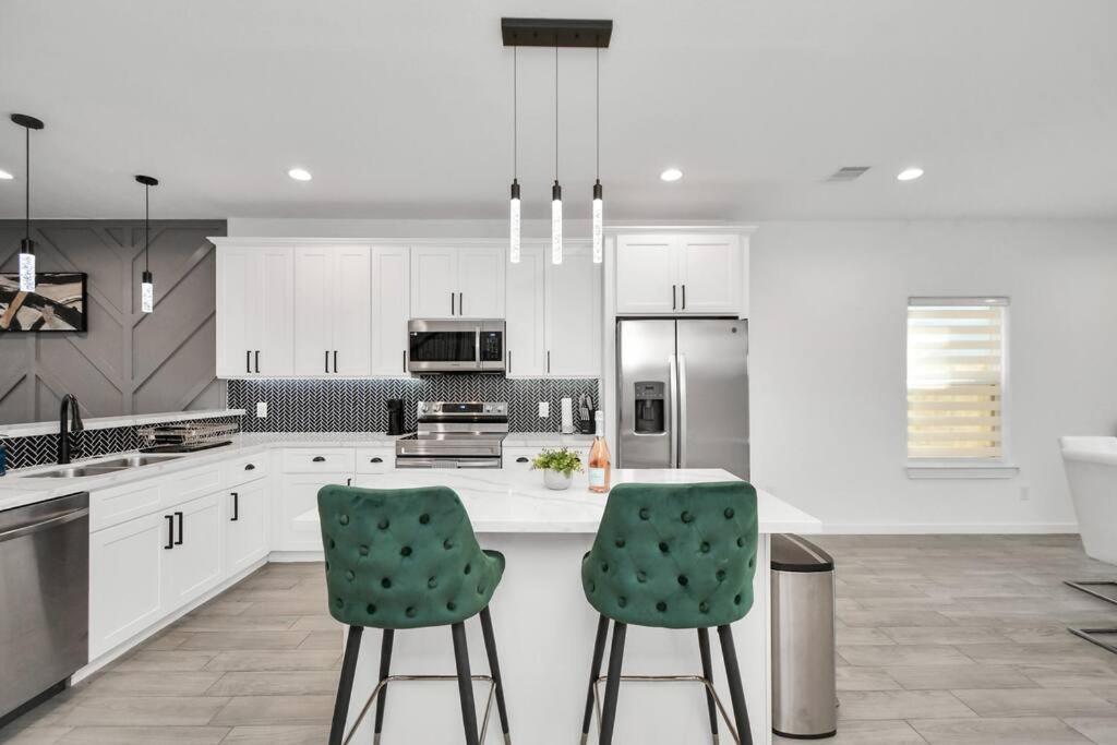 Ferienhaus Grand Luxe Retreat - Sleeps 8 - Free Parking - Near Med Center & Nrg