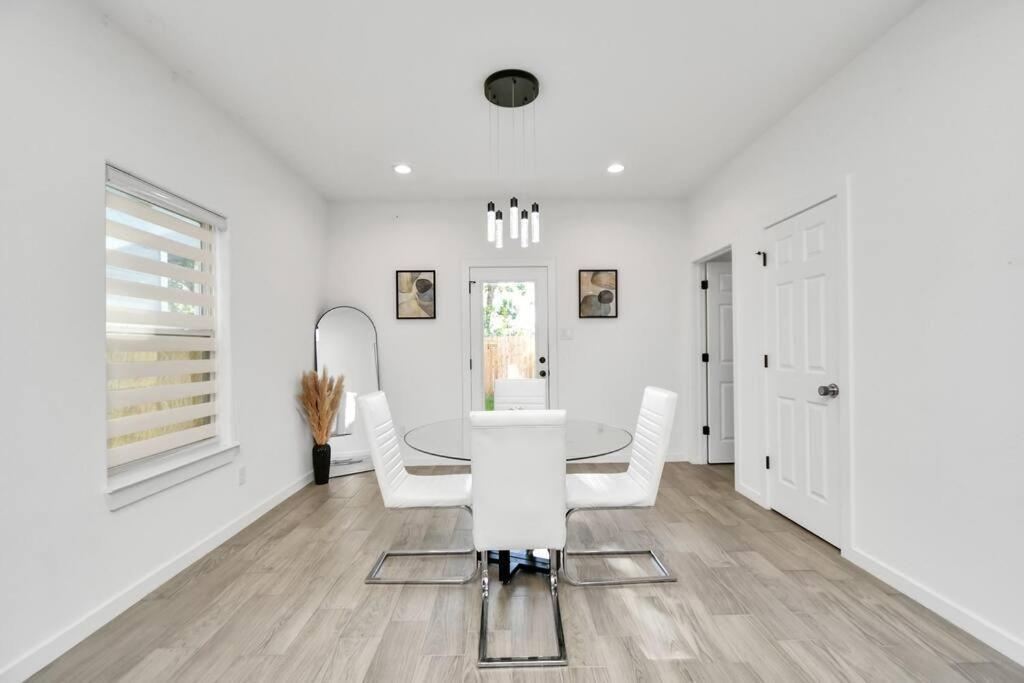 Grand Luxe Retreat - Sleeps 8 - Free Parking - Near Med Center & Nrg *