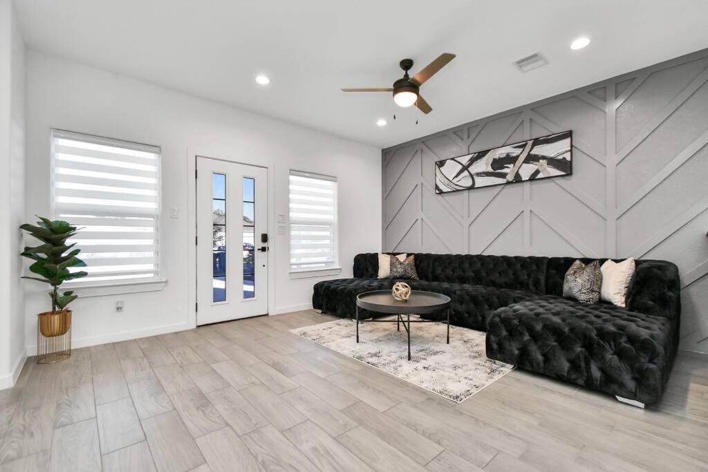 Grand Luxe Retreat - Sleeps 8 - Free Parking - Near Med Center & Nrg Ferienhaus Houston