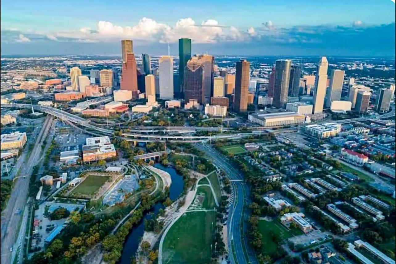 Grand Luxe Retreat - Sleeps 8 - Free Parking - Near Med Center & Nrg Ferienhaus Houston